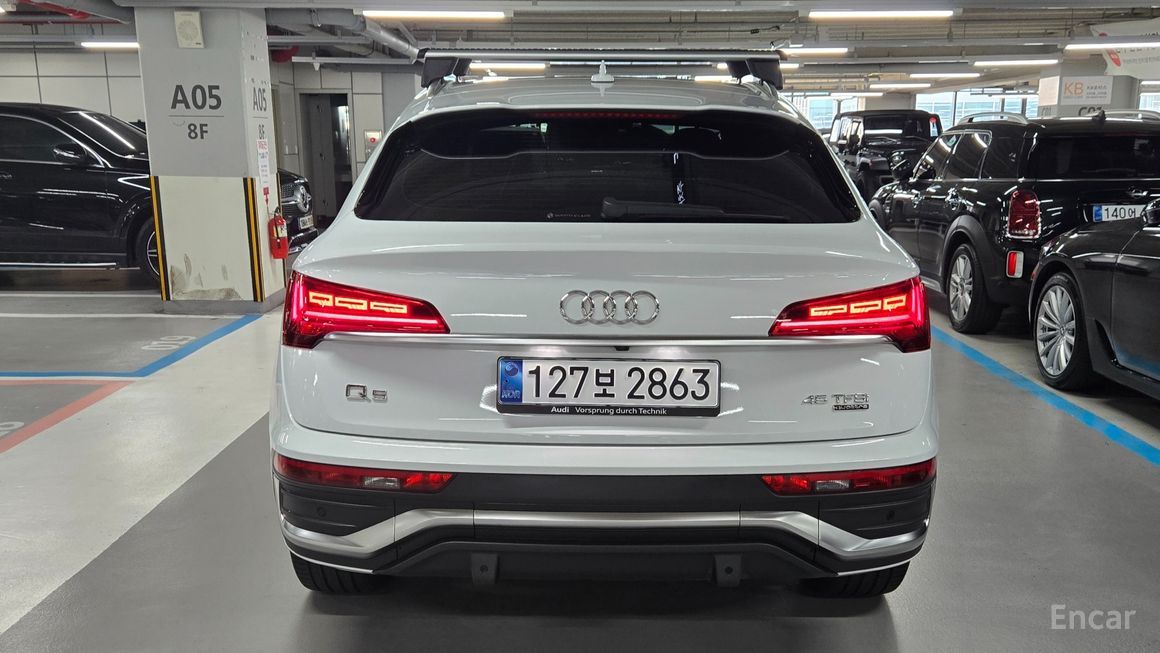 Audi Q5 - фото 1