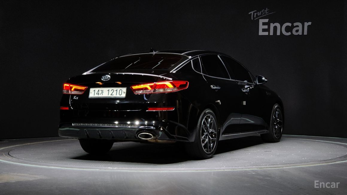 Kia K5 - фото 1