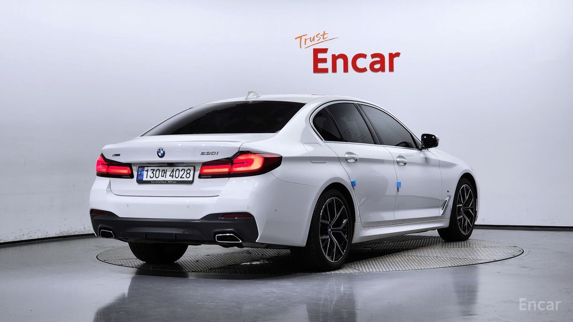 BMW 5 Series - фото 1