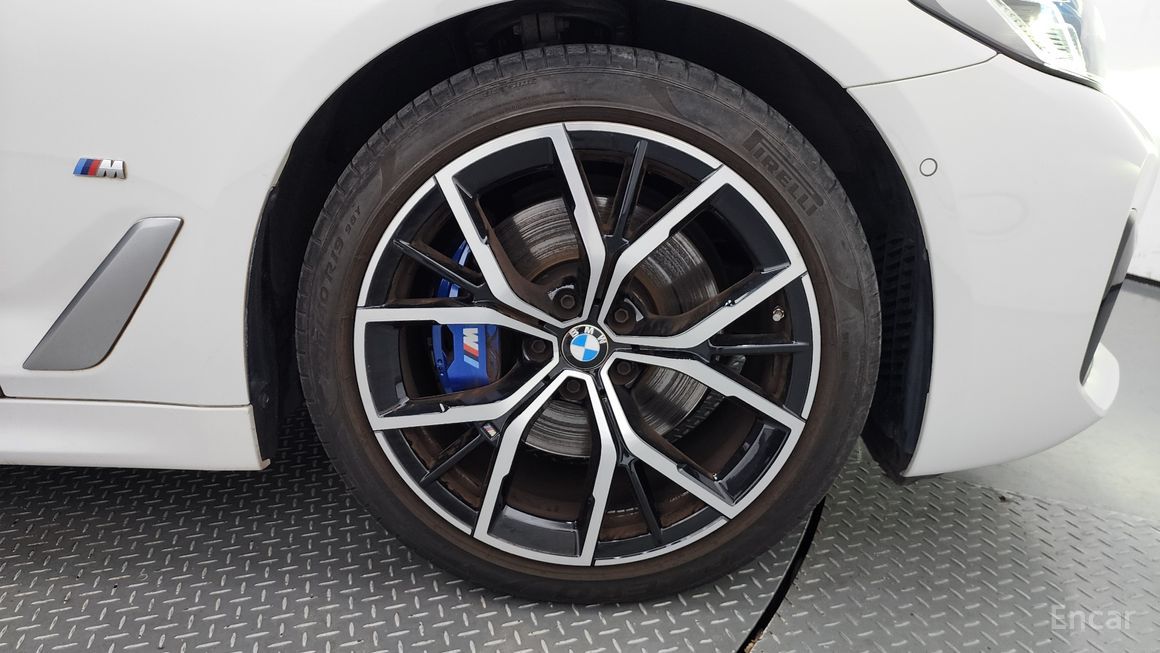 BMW 5 Series - фото 4