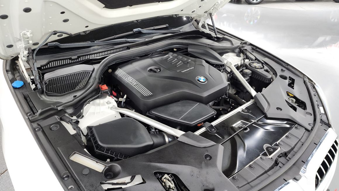 BMW 5 Series - фото 5