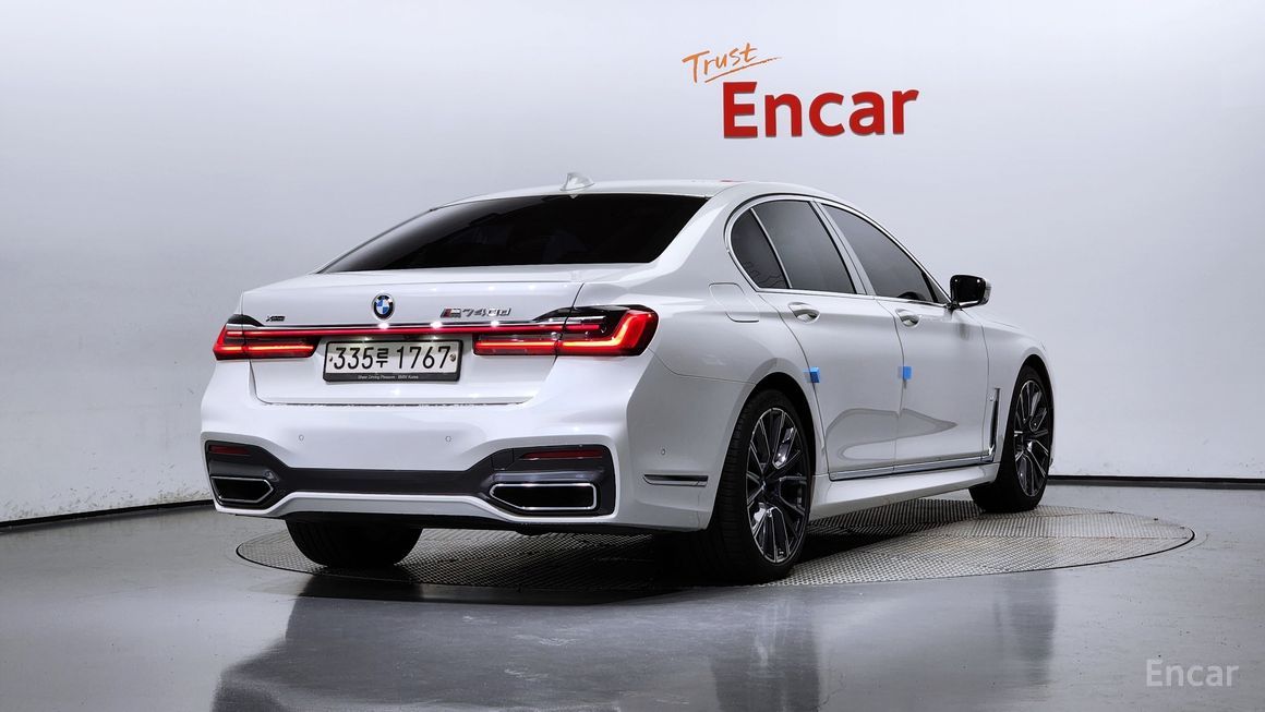 BMW 7 Series - фото 1