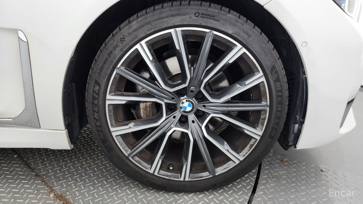 BMW 7 Series - фото 4