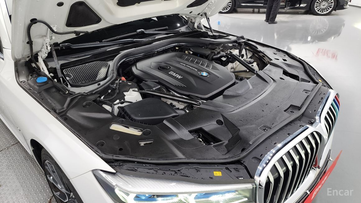BMW 7 Series - фото 5