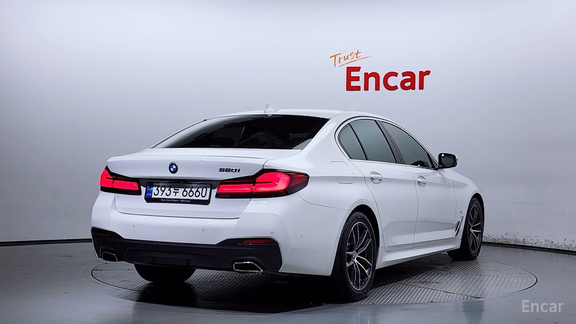 BMW 5 Series - фото 1