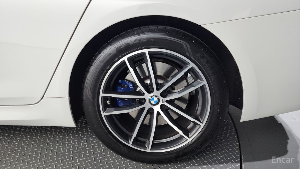 BMW 5 Series - фото 4