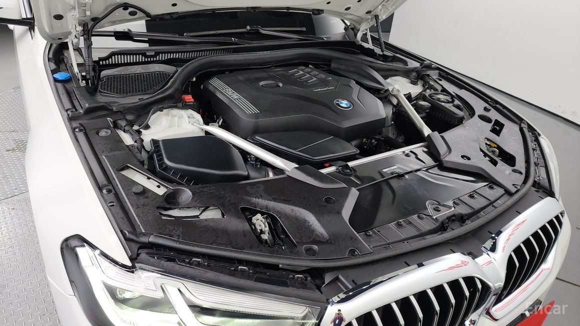 BMW 5 Series - фото 5