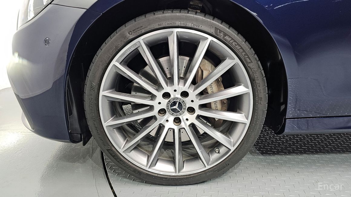 Mercedes-Benz E-Class - фото 4