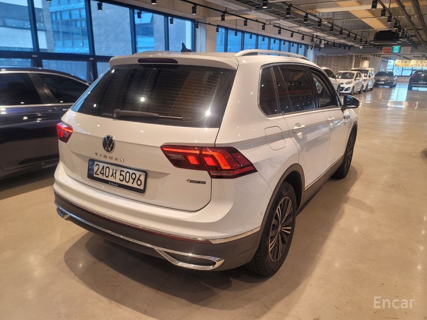 Volkswagen Tiguan - фото 1