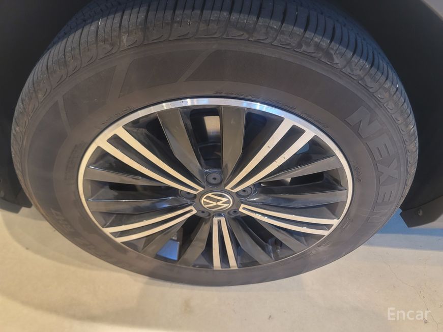 Volkswagen Tiguan - фото 4