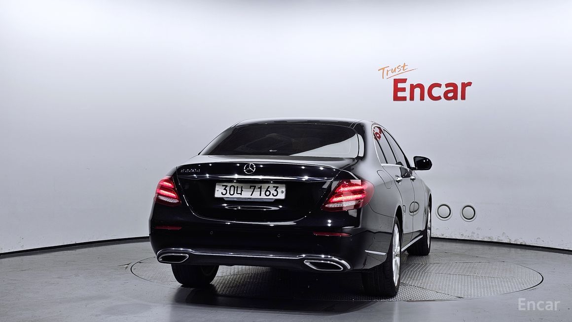 Mercedes-Benz E-Class - фото 3