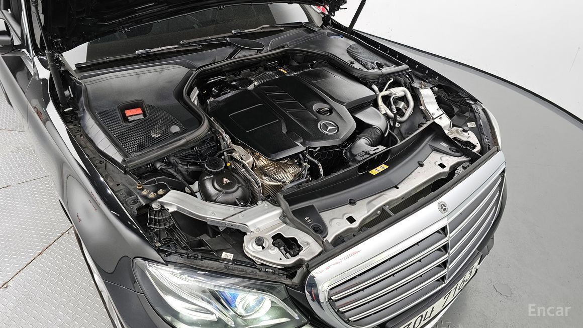 Mercedes-Benz E-Class - фото 5