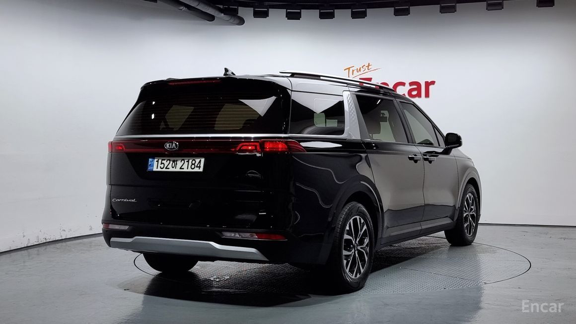 Kia Carnival - фото 1