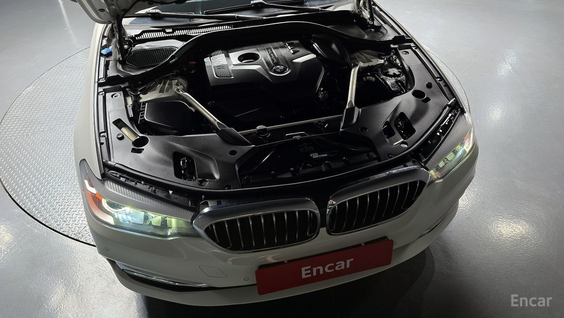 BMW 5 Series - фото 5