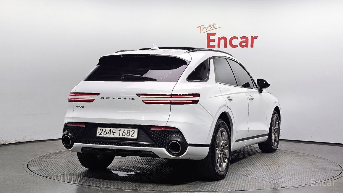 Genesis GV70 - фото 1