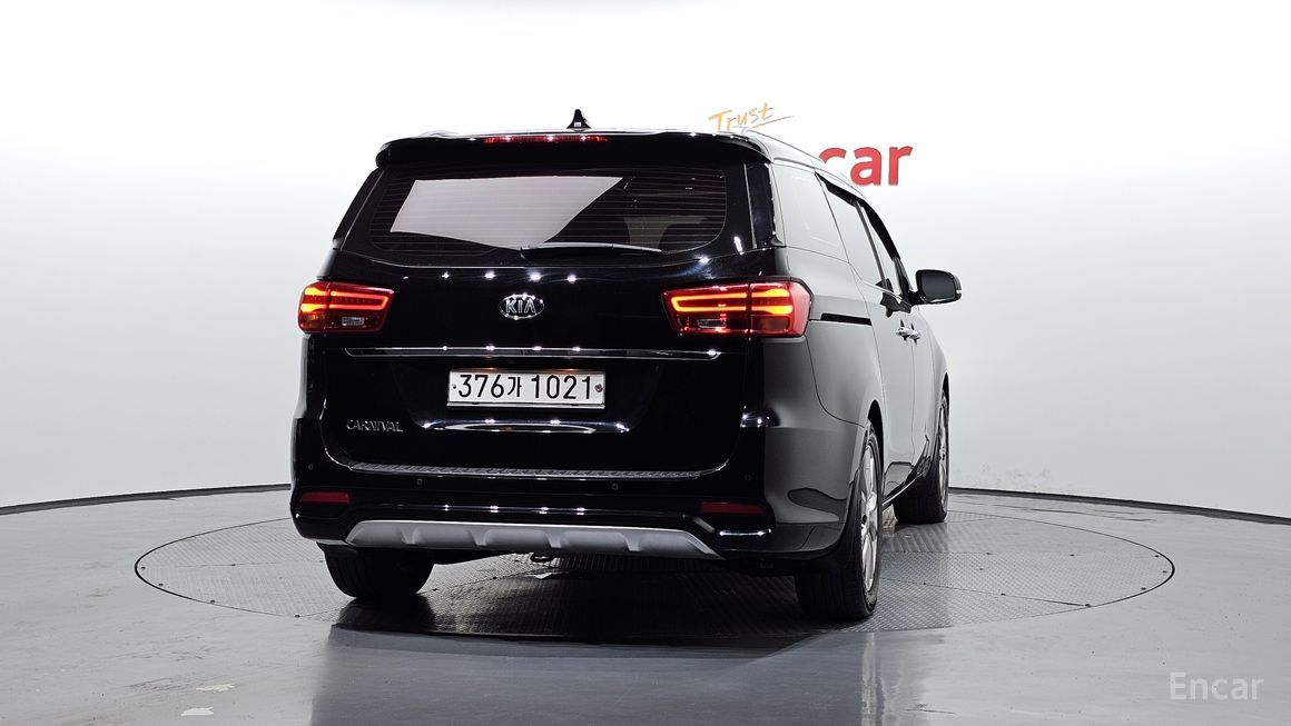 Kia Carnival - фото 3