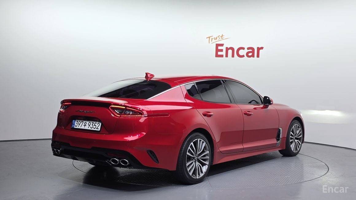 Kia Stinger - фото 1