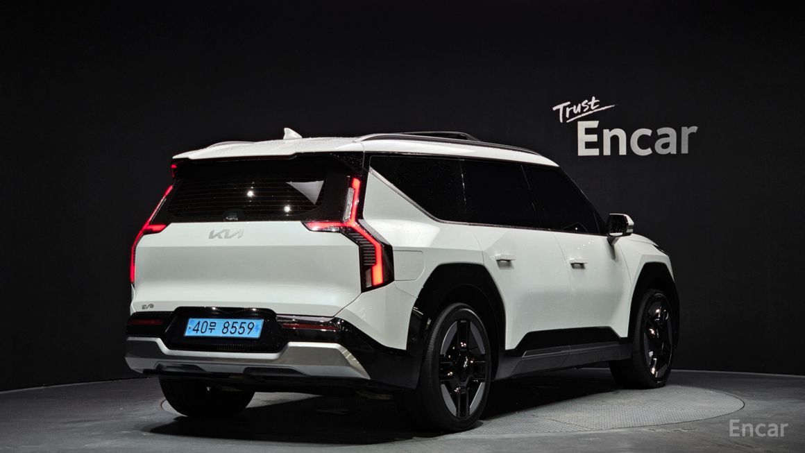 Kia EV9 - фото 1