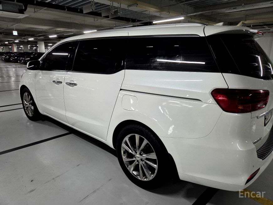 Kia Carnival - фото 1