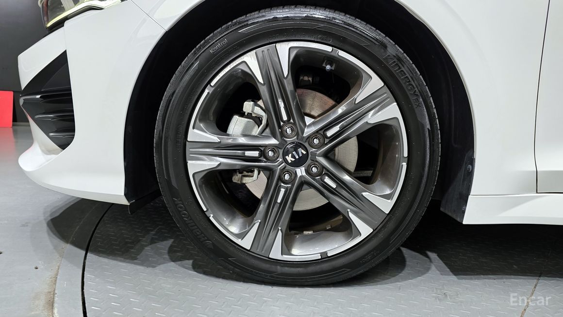 Kia K5 - фото 4