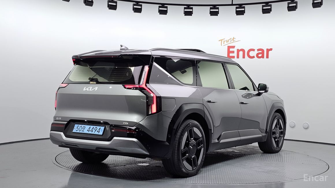 Kia EV9 - фото 1