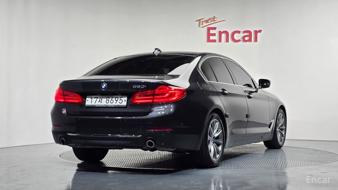 BMW 5 Series - фото 1