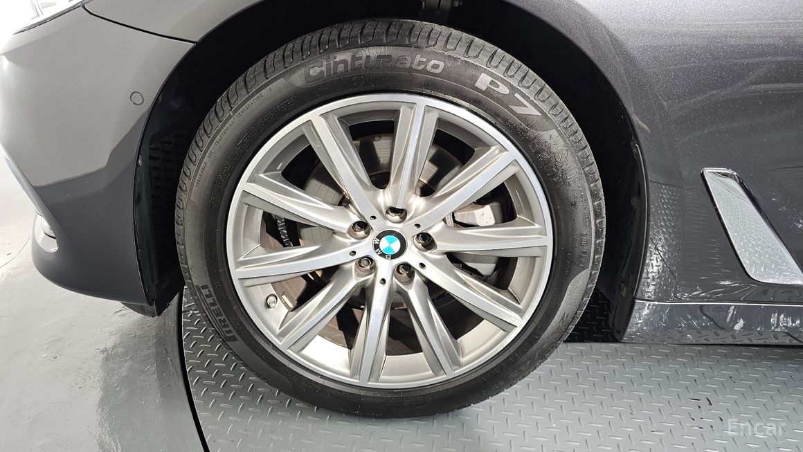 BMW 5 Series - фото 4