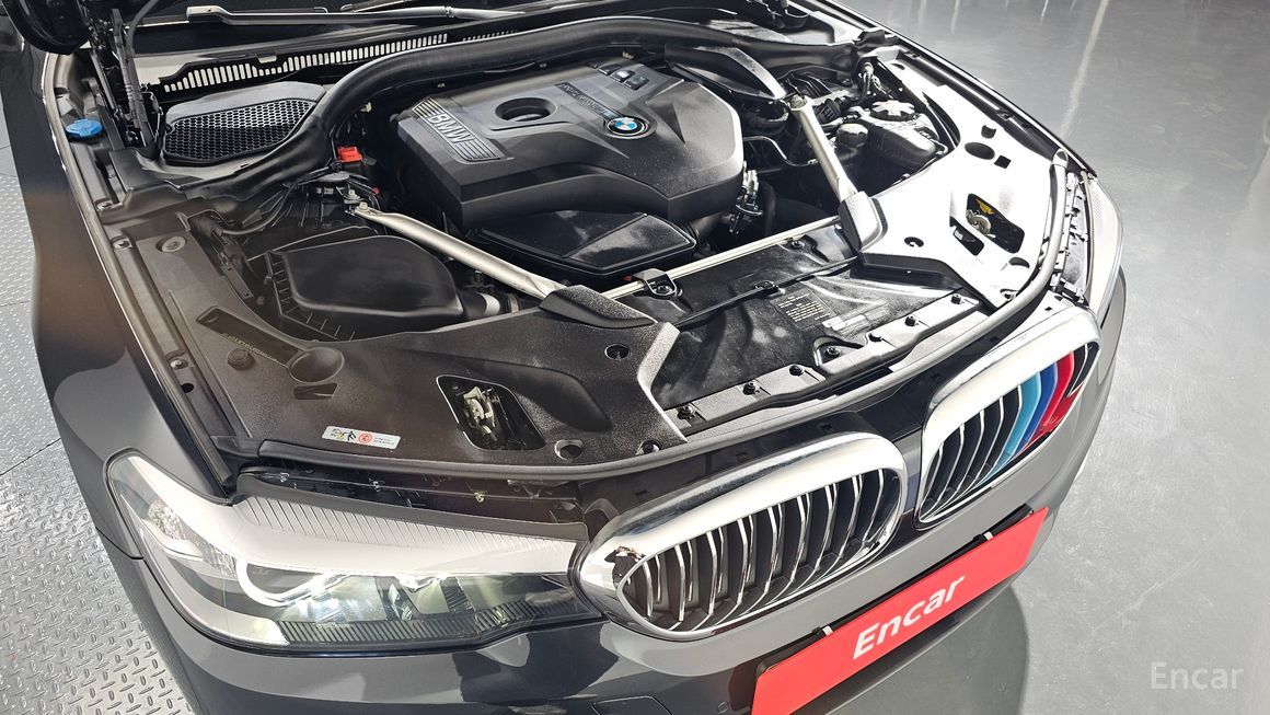 BMW 5 Series - фото 5