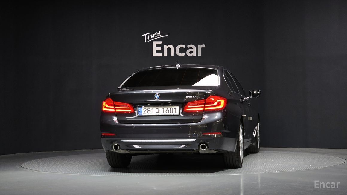 BMW 5 Series - фото 3