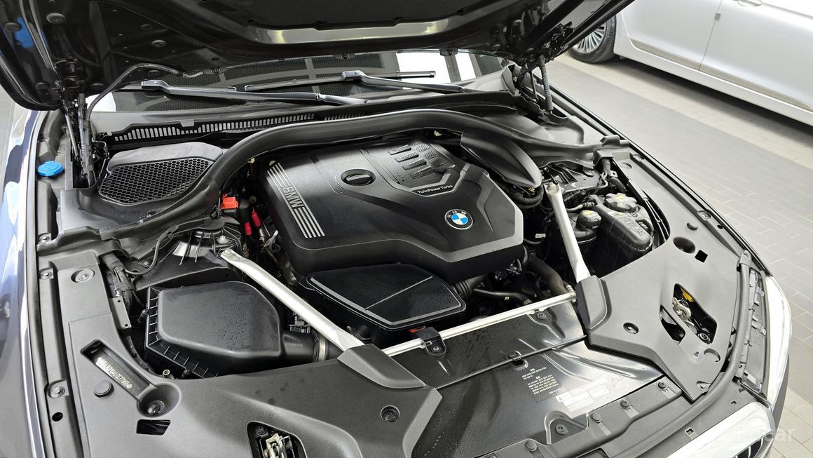 BMW 5 Series - фото 5