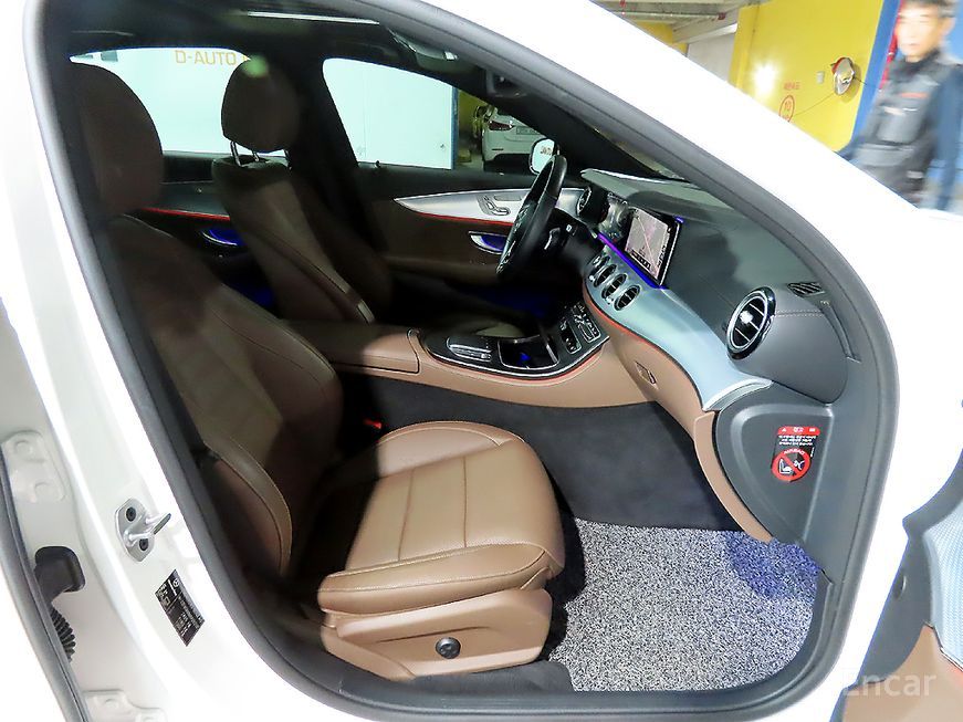 Mercedes-Benz E-Class - фото 6