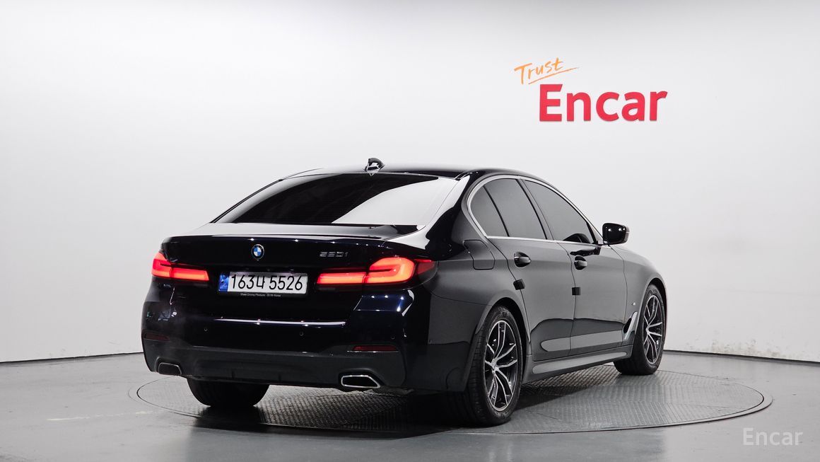 BMW 5 Series - фото 1