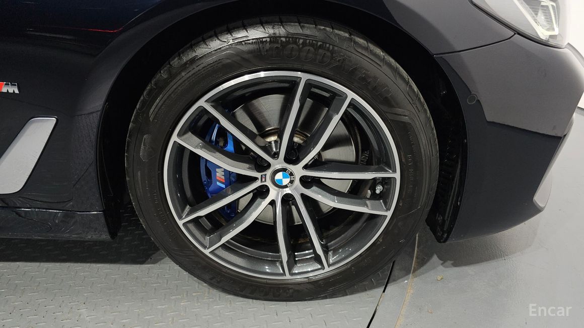 BMW 5 Series - фото 4