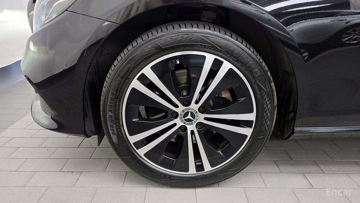 Mercedes-Benz E-Class - фото 4