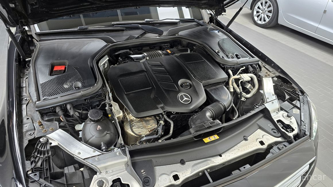 Mercedes-Benz E-Class - фото 5