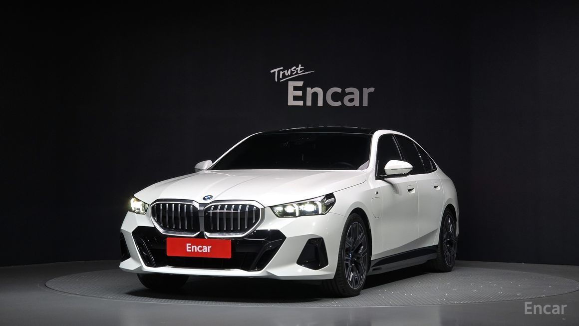 BMW 5 Series - фото 0