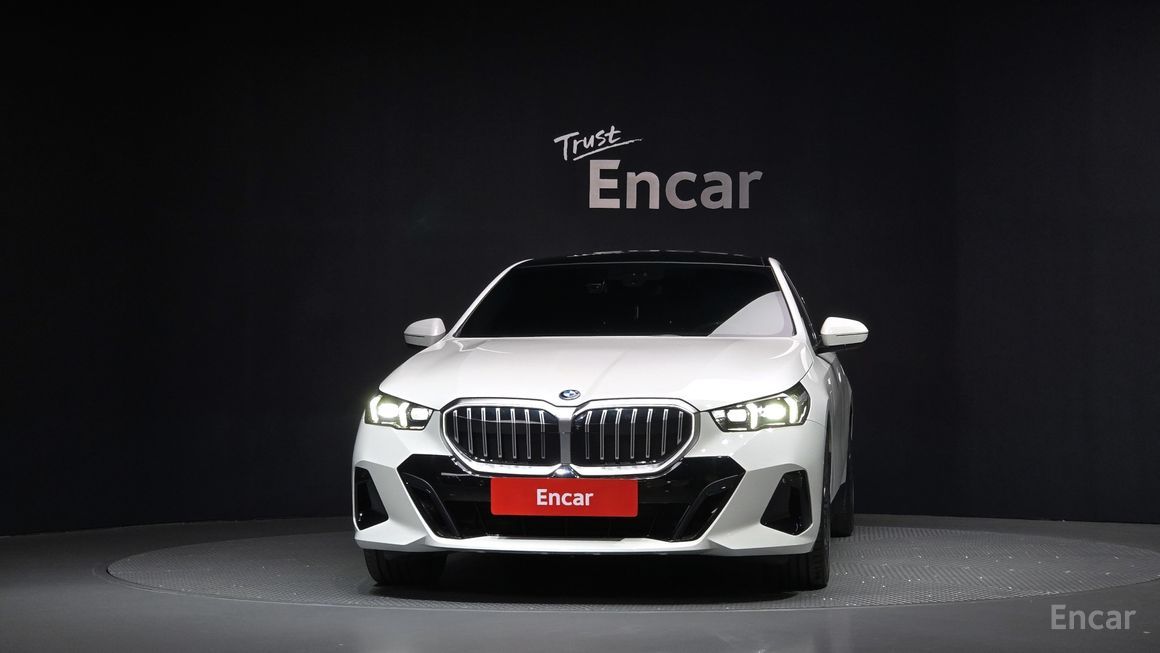 BMW 5 Series - фото 2