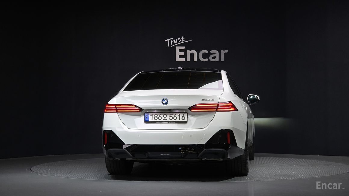 BMW 5 Series - фото 3