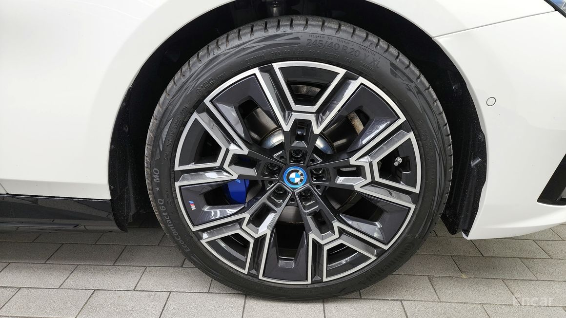 BMW 5 Series - фото 4