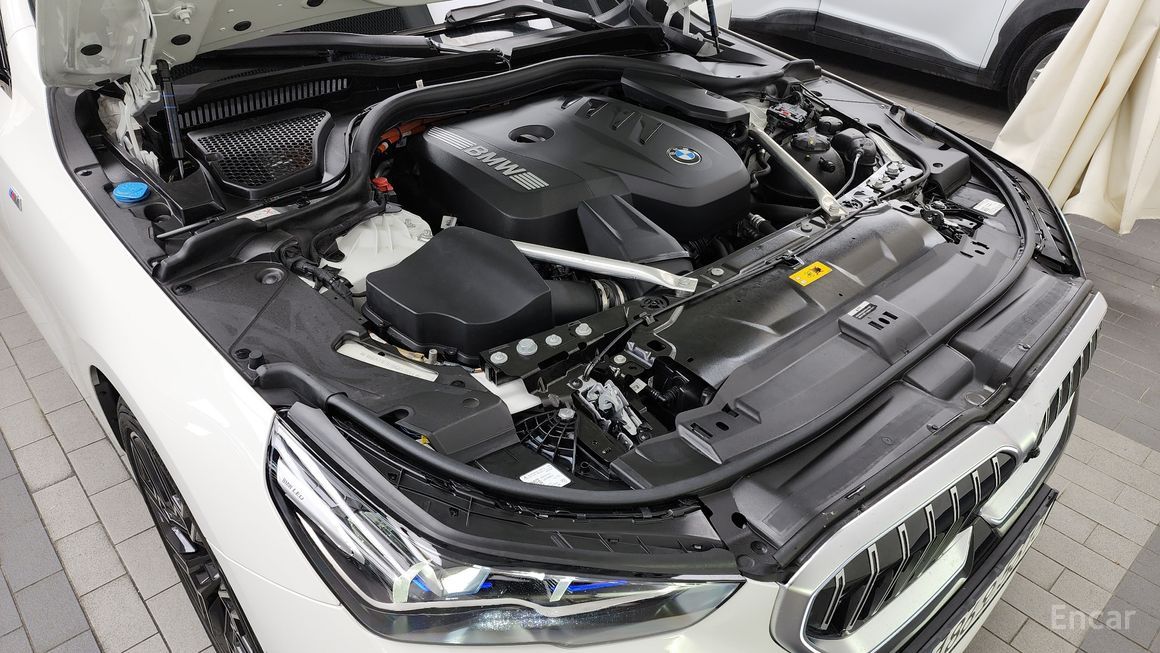 BMW 5 Series - фото 5