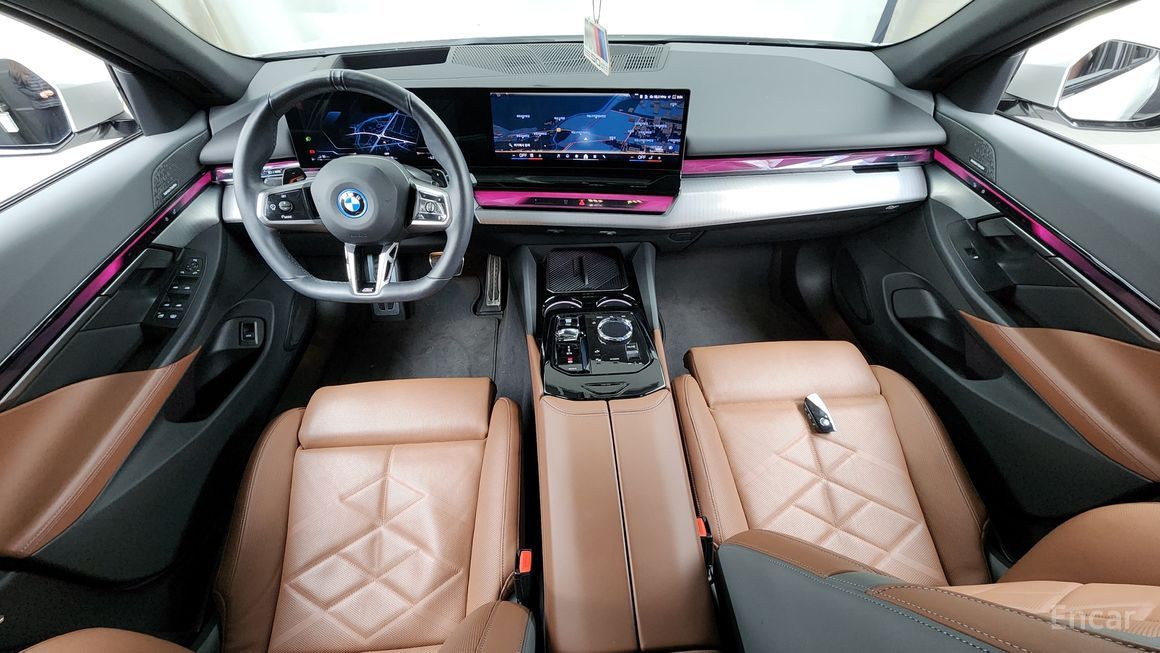 BMW 5 Series - фото 6