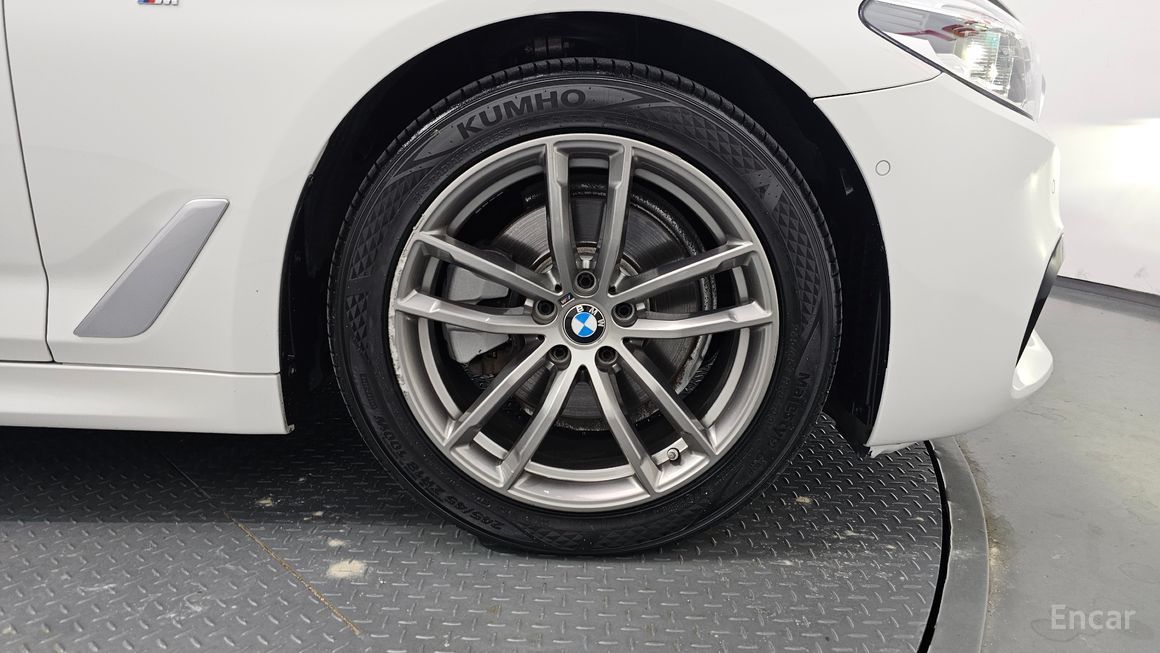 BMW 5 Series - фото 4