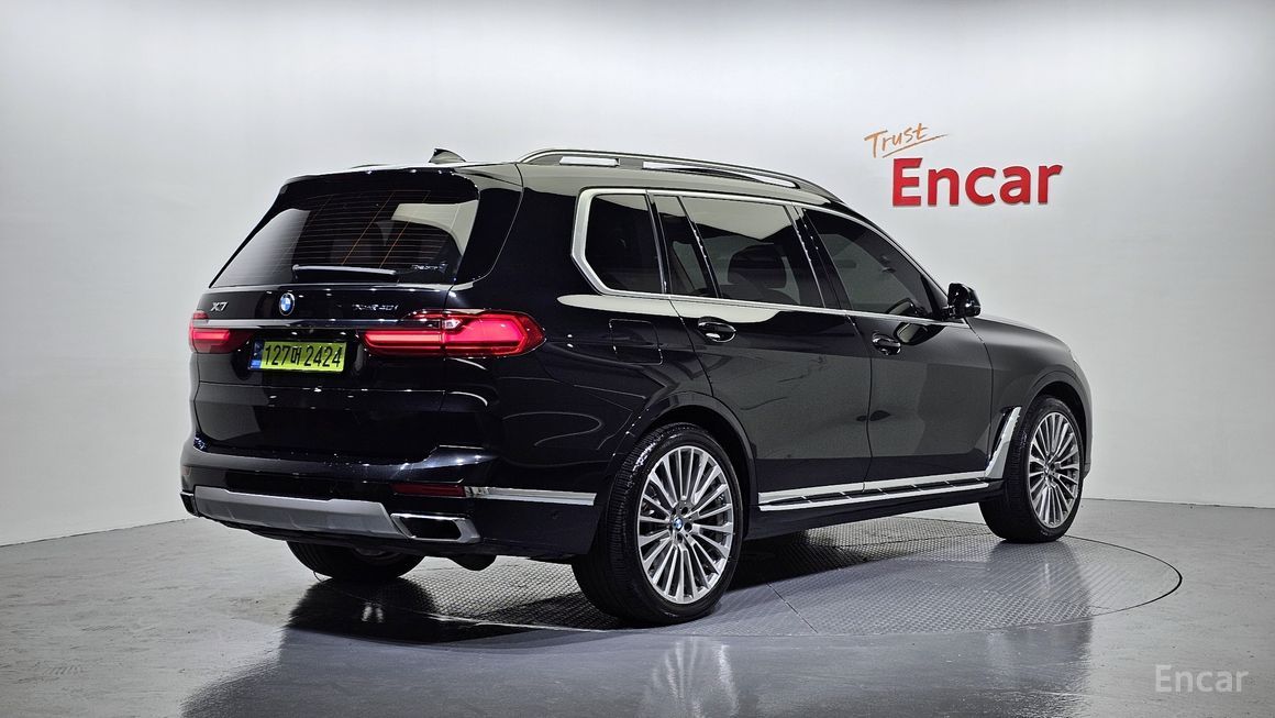 BMW X7 - фото 1