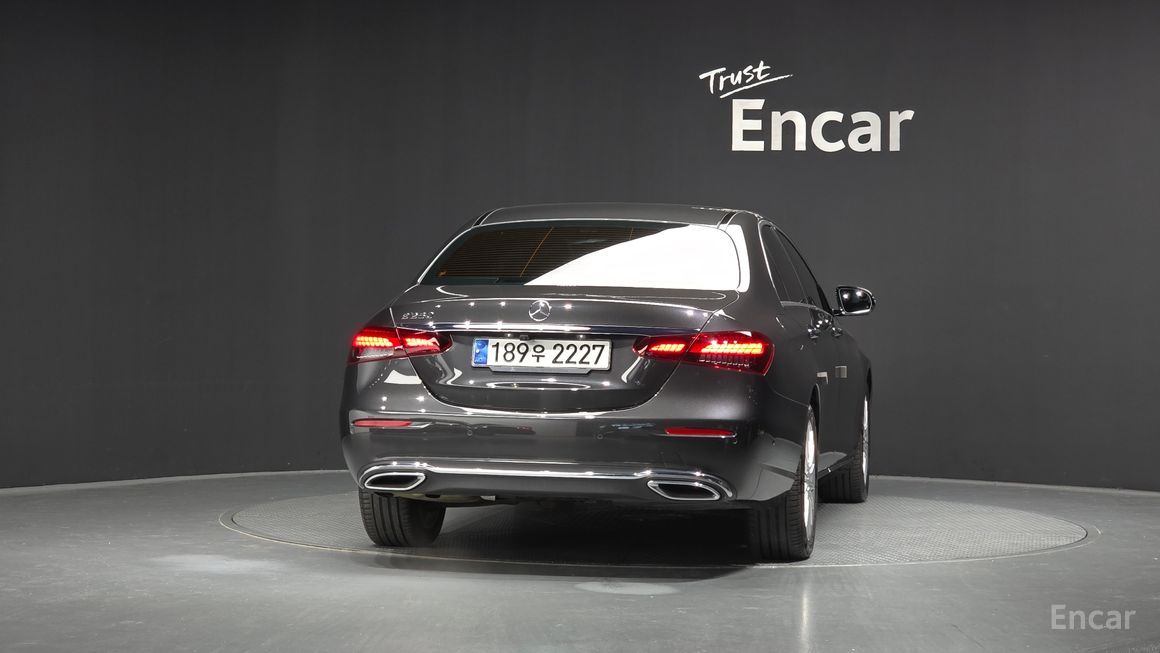 Mercedes-Benz E-Class - фото 3