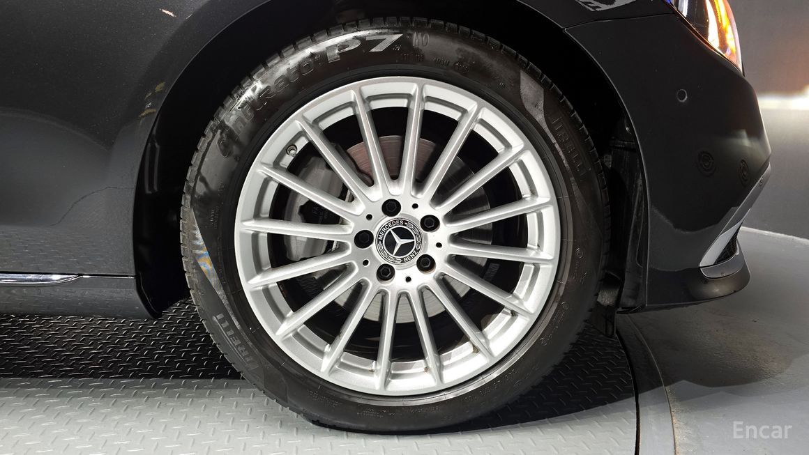 Mercedes-Benz E-Class - фото 4