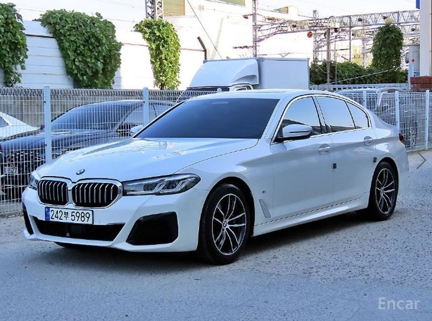 BMW 5 Series - фото 1