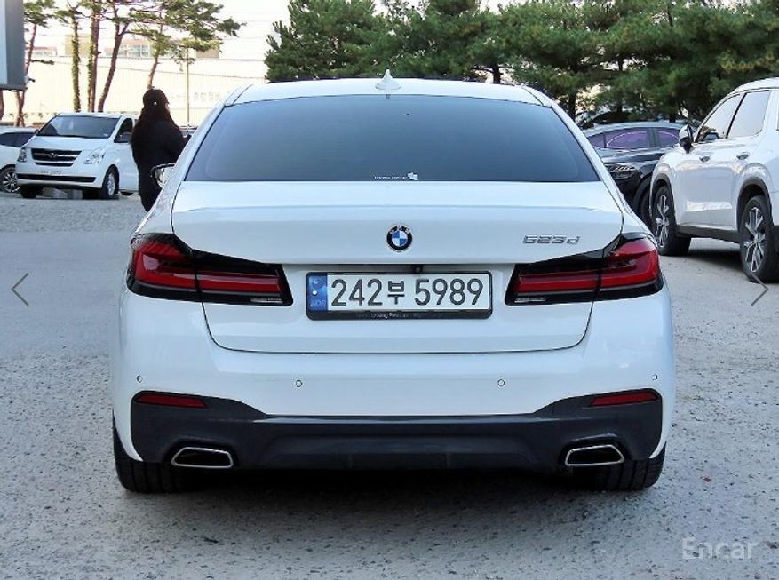 BMW 5 Series - фото 3