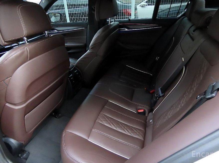 BMW 5 Series - фото 5