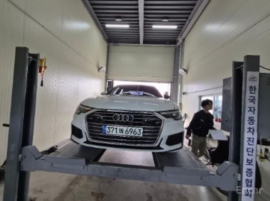 Audi A6 - фото 0