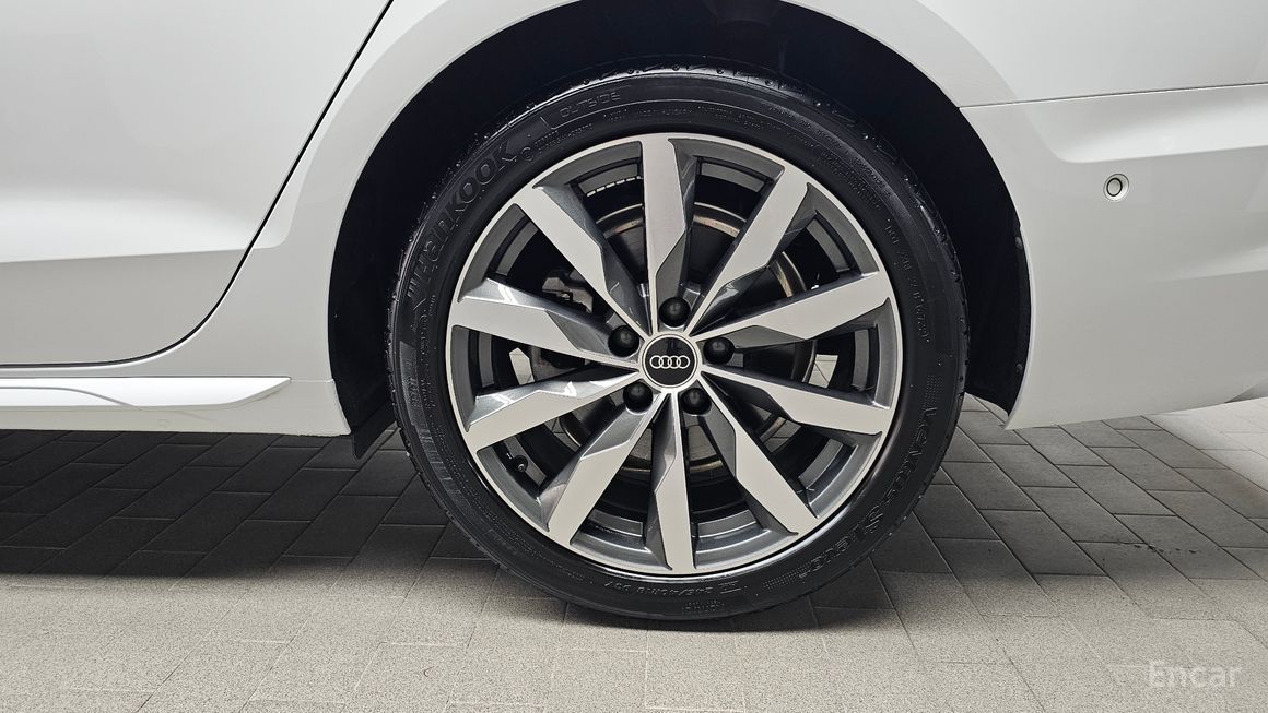 Audi A4 - фото 4